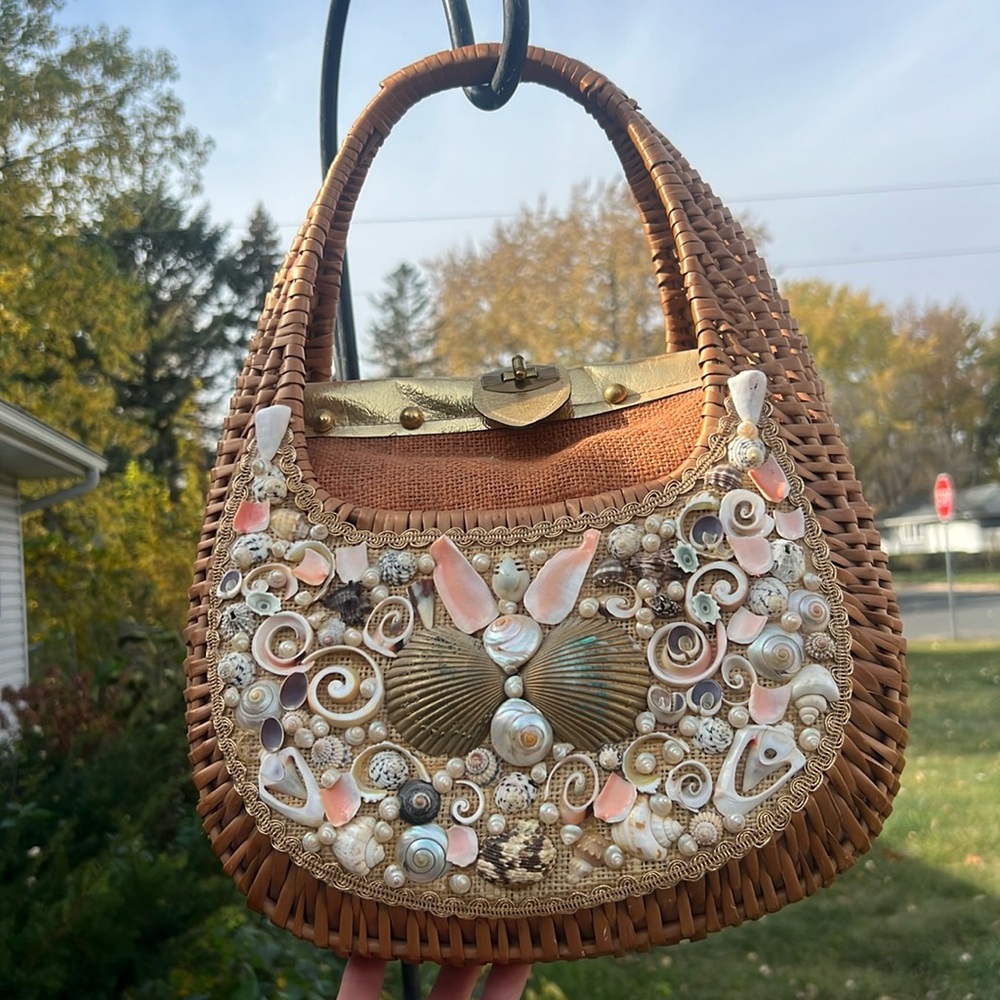 Brown vintage shell woven purse